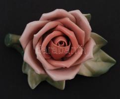 Ens porcelán rózsa, kézzel festett, jelzett, kis sérülésekkel, m: 4,5 cm