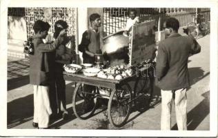 1963 Karachi, Snacks on Mobile Shop (EK)