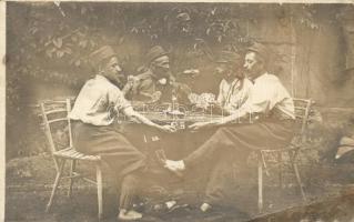 Hamiskártyás magyar katonák / Cardsharp, cheating Hungarian soldiers, photo (b)