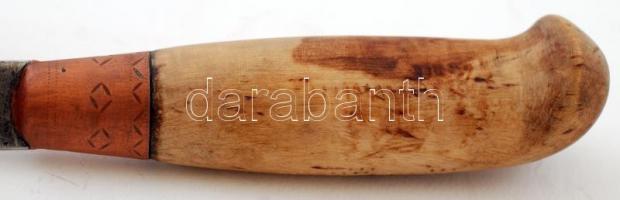 Fa nyelű régi tőr, réz nyakkal, a pengén olvashatatlan metszéssel,eredeti bőr tokban, h:26cm
