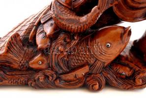 Japán halász, díszesen faragott nemesfából készült szobor, jelzés nélkül, m: 20,5 cm