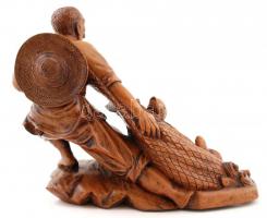 Japán halász, díszesen faragott nemesfából készült szobor, jelzés nélkül, m: 20,5 cm