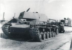 cca 1944 Katonai harci jármű, tank, korabeli negatívról készített későbbi másolat, 13x18 cm / military photo copy from the world war II., 13x18 cm
