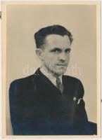 1943. február 20. Lajkó János budapesti szabó mester portréja, hátoldalon feliratozva, 18x13 cm