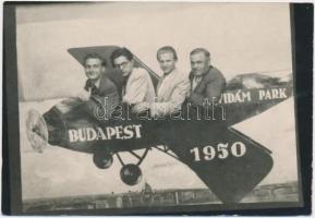 1950 Sétarepülés Budapest felett, illúzió a műtermi díszletek között, 6x9 cm