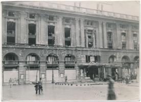 1945 Budapest, a Corvin áruház utcai homlokzata a háború után, Tiszavölgyi József felvétele, pecséttel jelzett, 13x18 cm