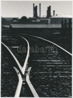 cca 1980 Gebhardt György (1910-1993): Iparvágány, jelzés nélküli vintage fotóművészeti alkotás a szerző hagyatékából, 24x18 cm