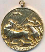 Olcsai Kiss Zoltán (1895-1981) 1971. "Vadászati Világkiállítás I. Díj" aranyozott Br emlékérem füllel (45mm) T:2