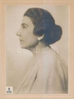 cca 1930 Angelo (1894-1974): Női portré profilból, matricával jelzett műtermi vintage fotó, 23x16 cm, karton 26x20 cm