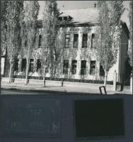 cca 1940 Pilis elemi iskola fotója, hozzá két negatív 18x12 cm