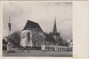 Bánffyhunyad, Templom, Fejes Mária trafikja, országzászló / church, shop, national flag (EB)