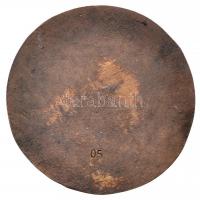 Péter Ágnes (1949-) 1985. "Kellemes Ünnepeket - Kandeláber 1985" Br plakett (99mm) T:2