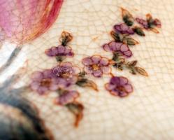 Modern kínai Wong Lee porcelán váza, máz alatt repesztett, kézzel festett, jelzett ("WL 1895&qu...