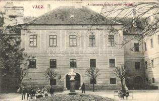 Vác, Siketnéma intézet udvara, Hajos Arno fényképész kiadása (EK)