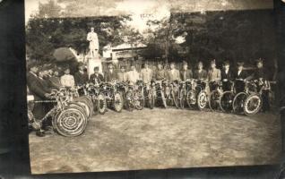 Dorogháza, Hősi emlék, Leventék kerékpáros csoportja, ünnepség, photo (EB)