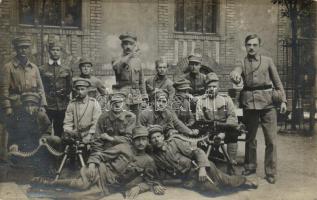 WWI Hungarian K.u.K. soldiers with machine guns, group photo