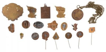 18db vegyes, főleg szocialista jelvény, emlékérem, közte ~1930. "Becsülettel a hazáért - M.O.V....