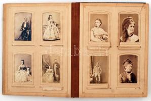 cca 1860-80 Korabeli fényképalbum kb. 100db keményhátú kabinetfotóval különböző műtermekből viseltes...
