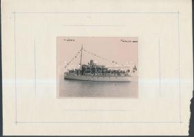 1936 Siófok, A Balatoni Hajózási Rt. hajója, a Helka menet közben, kartonra kasírozott fotó, 13x9 cm