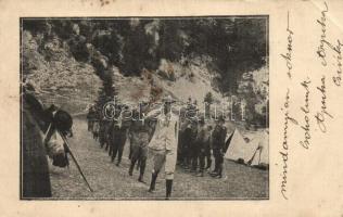 A táborozó cserkészcsapat díszmenettel üdvözli a vendégcsapatokat / Hungarian scout group (EB)