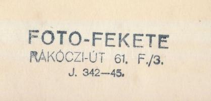 cca 1930-1940 Asztaltársaság, Fekete Foto, pecséttel jelzett, 20x14 cm