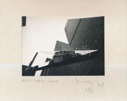 1983 Jankovszky György(1946-): World Trade Center, New York, feliratozva, kartonra kasírozva, pecséttel jelzett, 15x10 cm