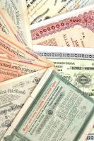 10db részvény, kötvény és nyereménykötvény, közte Budapest 1882. "Magyar szent korona országainak vörös-kereszt egylete" 5Ft értékű kisorsolás kötvény, Budapest 1906. "A Magyar Jelzálog-Hitelbank Konverzionális Nyeremény-Kötvénye" 100K-ról, szárazpecséttel, 1923. "Magyar-Amerikai Faipar Részvénytársaság" 25db részvénye egyenként 200K-ról, szelvényekkel és szárazpecséttel, 1923. "Dr. Just féle Izzólámpna és Villamossági Gyár Részvénytársaság" 25db részvénye, egyenként 200K-ról, szelvényekkel és szárapecséttel T:vegyes