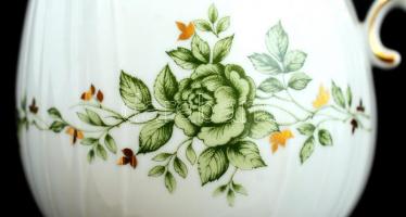 Hollóházi Erika mintás étkészlet és kávéskészlet, matricás, jelzett, hibátlan, étkészlet: 25 db, mok...