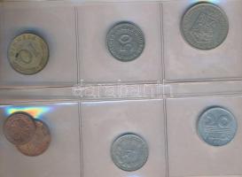 160db-os vegyes, magyar és külföldi hobbi fémpénz gyűjtemény két érmetartó albumban T:vegyes
160pcs ...