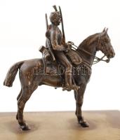 Antik szivardoboz huszár figurával, &quot;Regiments Rennen 1901&quot; felirattal, rezezett ó...