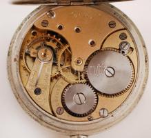 Omega márkájú zsebóra, lánccal, másodpercmutató nélkül, nem működik