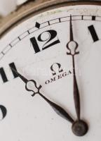 Omega márkájú zsebóra, sérült számlappal, nem működik