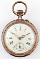 Ezüst fedelű zsebóra, díszes hátlappal, jelzett, működik, szakadozott bőr tokban