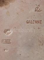 Ezüst fedelű zsebóra, díszes hátlappal, jelzett, működik, szakadozott bőr tokban