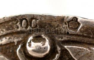 Díszes kisméretű ezüst (Ag.) virágtartó kosár, jelzett, mesterjeggyel, nettó 38 g, m: 9,5 cm, a kosá...