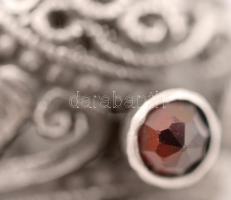 Kisméretű ezüst (Ag.) gömb alakú medál, kő berakással, br. 10,2 g