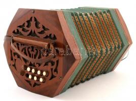 Gazdagon díszített, régi concertina, 2 gombja hiányzik, egyébként jó állapotban, működik /  Richly ornated antique concertina, two buttons are missing, otherwise in good condition