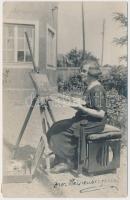 cca 1930 Kolozsvári festőnő alkotás közben, fotólap, 14×9 cm