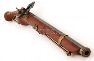 17. századi keréklakatos pisztoly, replika, h: 62 cm /

17th century pistol, replicate, l: 62 cm
