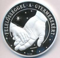 2004. "MKB Jelen a jövendő / Felelősséggel a gyermekekért" jelzett Ag emlékérem dísztokban...