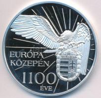 Kósa István (1953-) 2000. "Európa Közepén 1100 éve" Ag emlékérem tokban tanúsítvánnyal (31,33g/0.999/42,5mm) T:PP