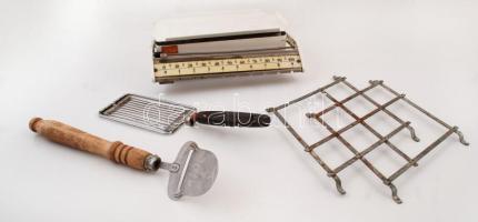 Konyhai eszközök tétel: összecsukható lábosalátét, tésztametélő, sajtvágó, tojásszeletelő, mérleg