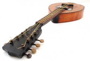 cca 1929 Mandolin, gyöngyház berakással, fém húrokkal, a nyakán javítás nyomaival, h: 58,5 cm