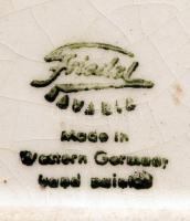 Bavaria: Hummel másolat porcelán falikép, jelzett,apró lepattanással, 16x12cm