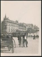 cca 1915 Budapest, a Thököly út eleje, a háttérben villamos járat, jelzés nélküli vintage fotó Kerny István (1879-1963) hagyatékából, 11x8 cm
