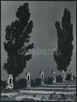 cca 1980 Gebhardt György (1910-1993): Kálvária, a szerző által feliratozott, de nem jelzett vintage fotóművészeti alkotás a hagyatékából, 24x18 cm