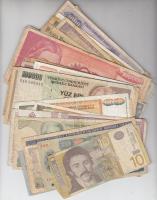 79db vegyes magyar és külföldi bankjegy, közte román, bolgár, görög bankjegyek T:vegyes
79pcs of mix...