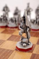 Armada sakk készlet, ón figurákkal, fa táblával, jelzettek, hiánytalan, jó állapotban/ Pewter comple...