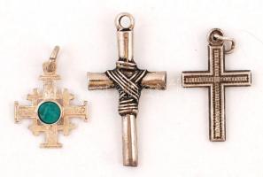 3 db régi ezüst feszület, kövekkel / Vintage silver crossess