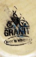 Gránit pohár, fehér mázas, jelzett, hibátlan, m:11 cm és egy jelzett román kulacs mázas kerámia, hib...